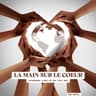 LA MAIN SUR LE COEUR